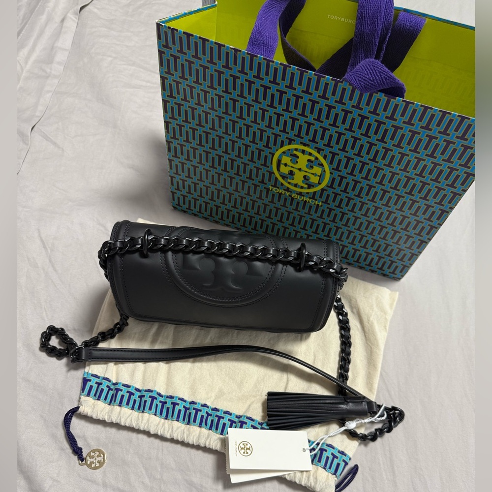 FLEMING MATTE SMALL
CONVERTIBLE SHOULDER bag
